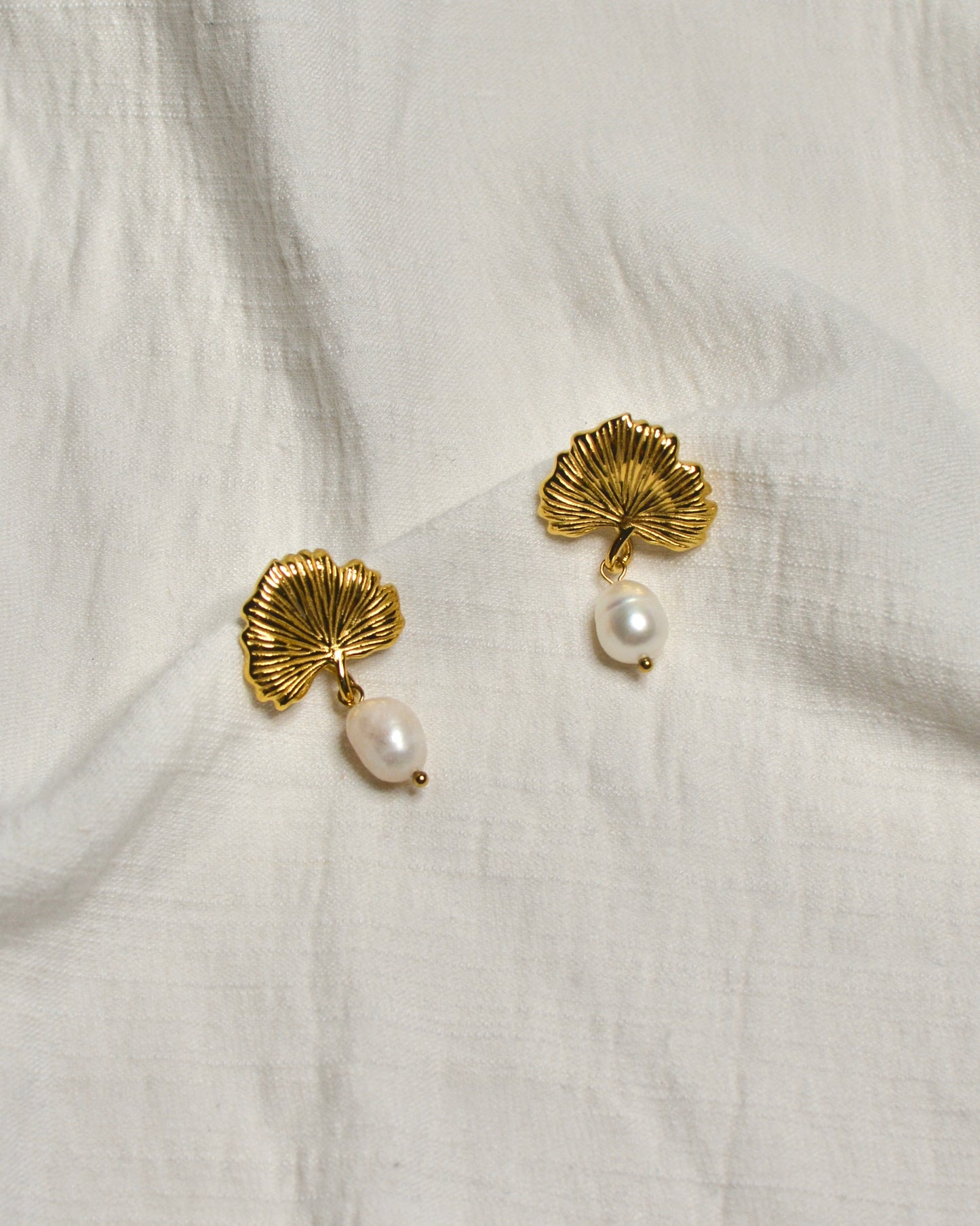Aretes hoja con perla