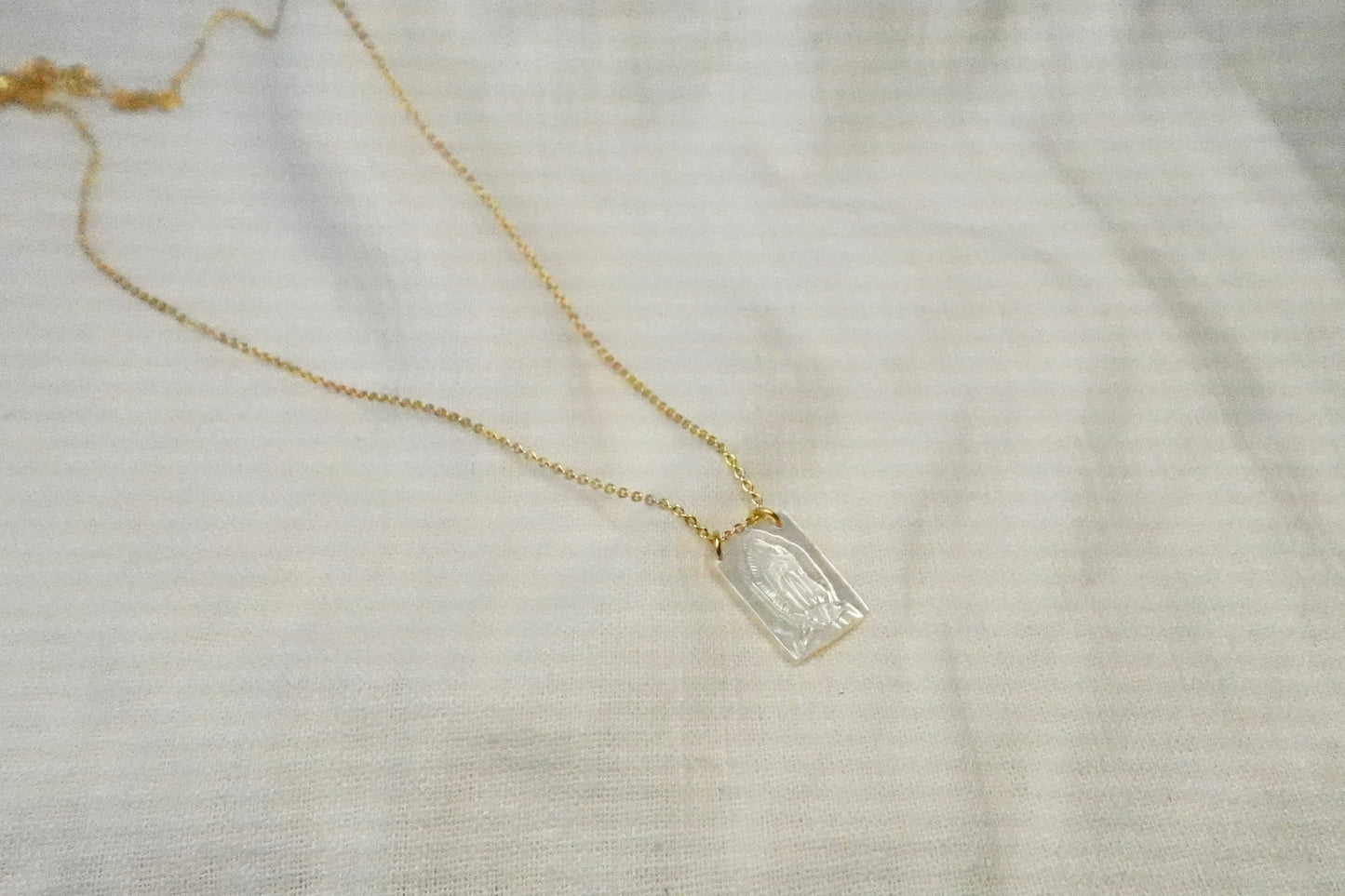 Collar Virgen Nácar
