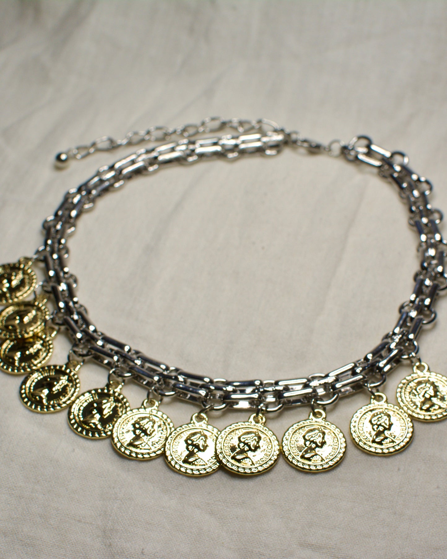 Collar monedas