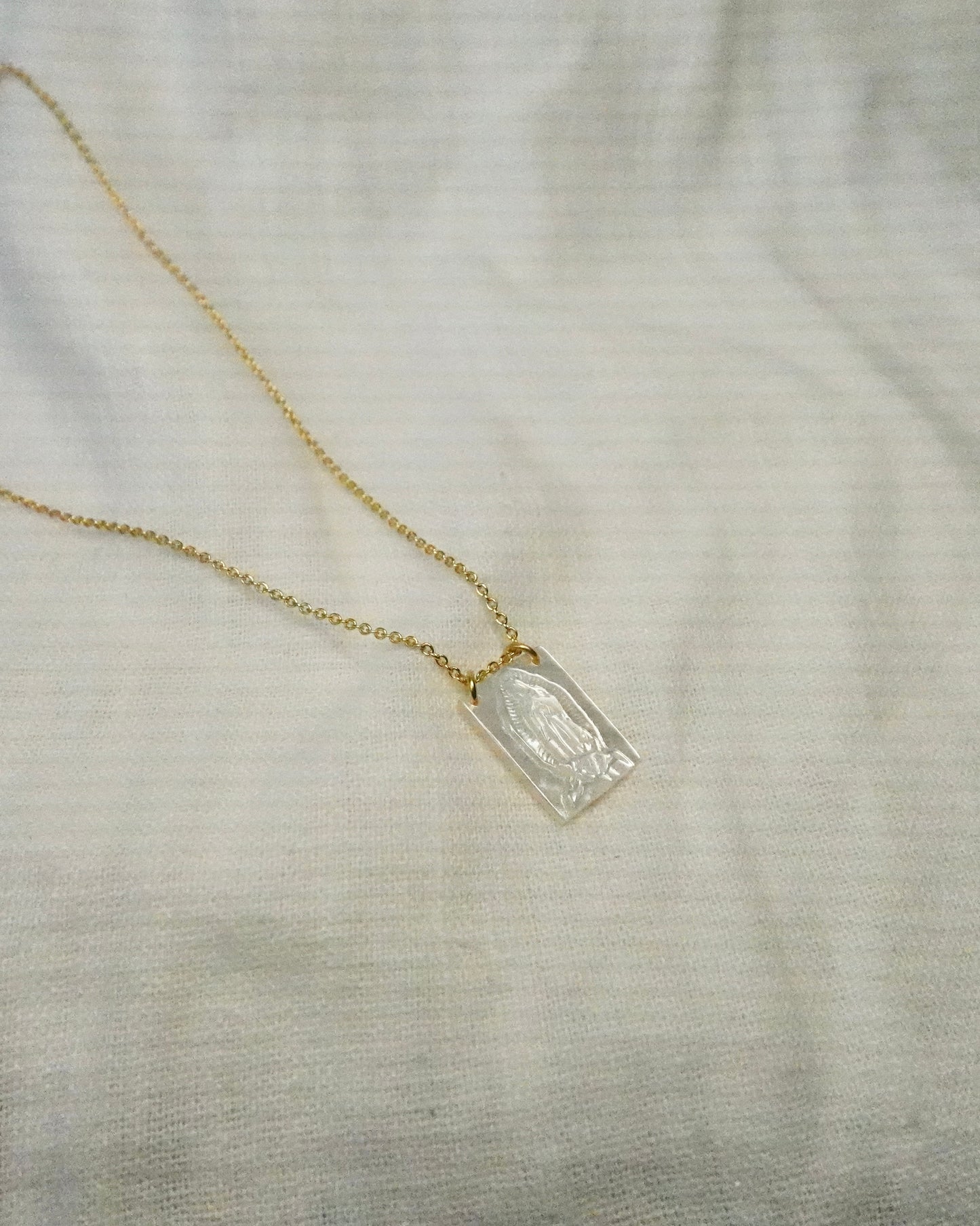 Collar Virgen Nácar