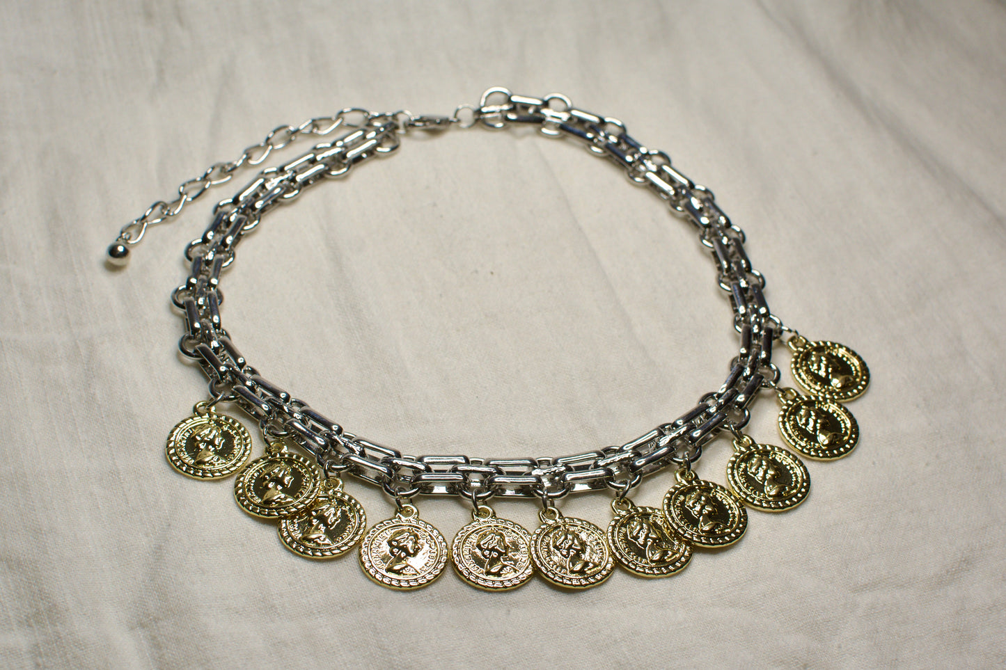 Collar monedas