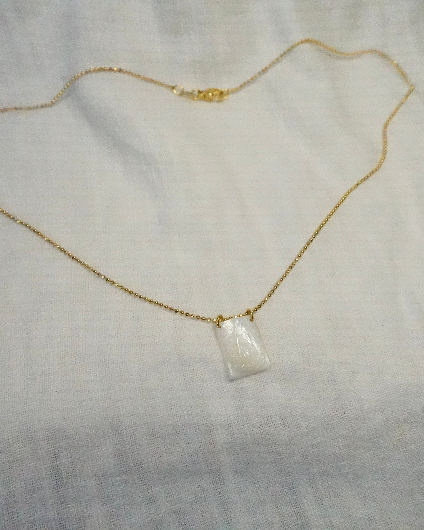 Collar Virgen Nácar